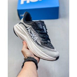 호카 원 원 스카이 플로우 WIDE 그레이 블랙 편안한 내마모성 러닝화 여성용 쿠션 스니커즈 클리프톤 1155118-BWHT